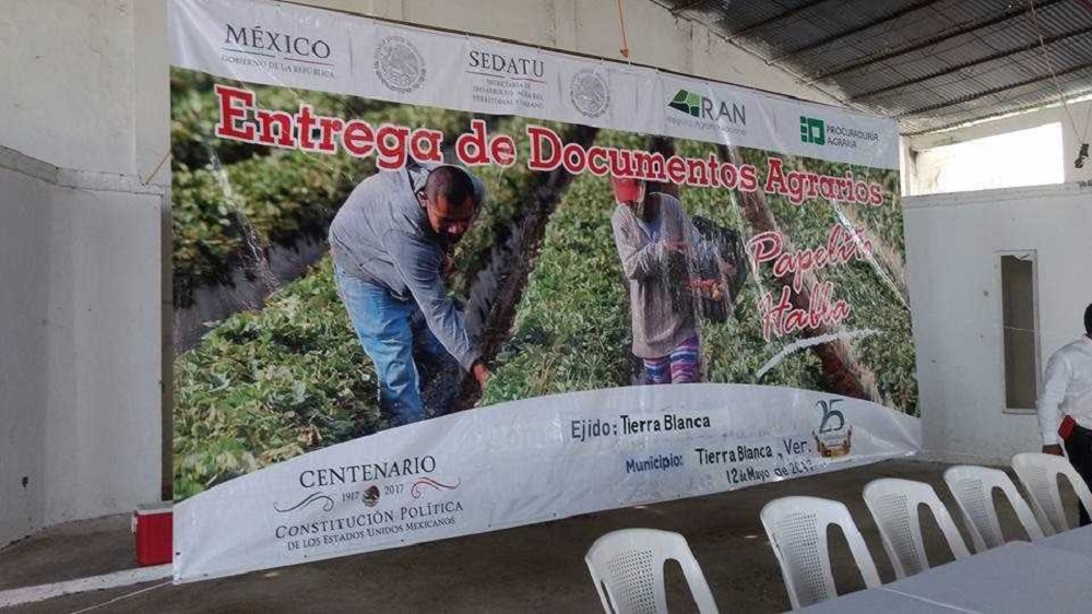 Después de 26 años, entregan títulos de propiedad a ejidatarios en Tierra Blanca