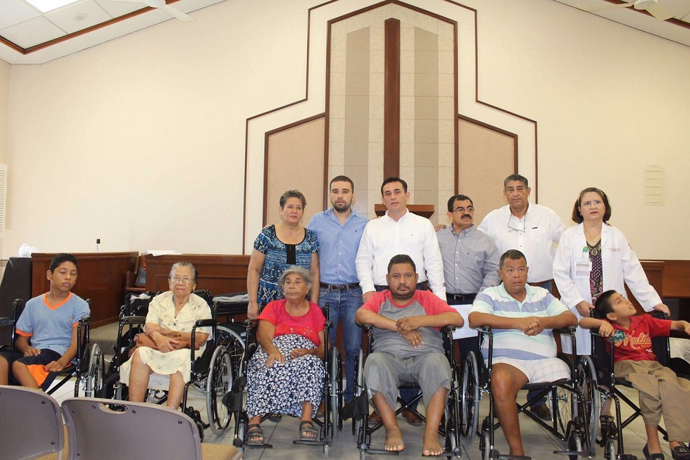 Mejoran calidad de vida de 40 terrablanquenses gracias a equipos auditivos y sillas de ruedas