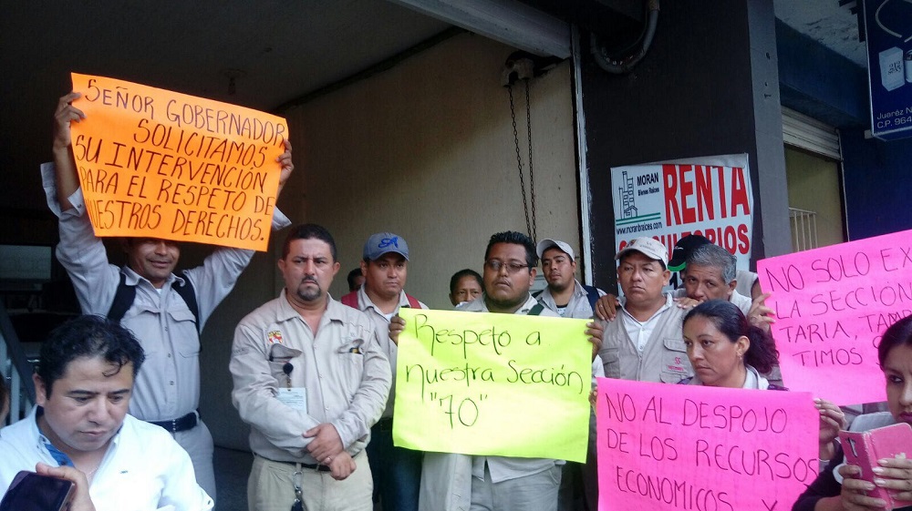 Protestan vectores en Coatzacoalcos, piden cumplimiento de pliego petitorio