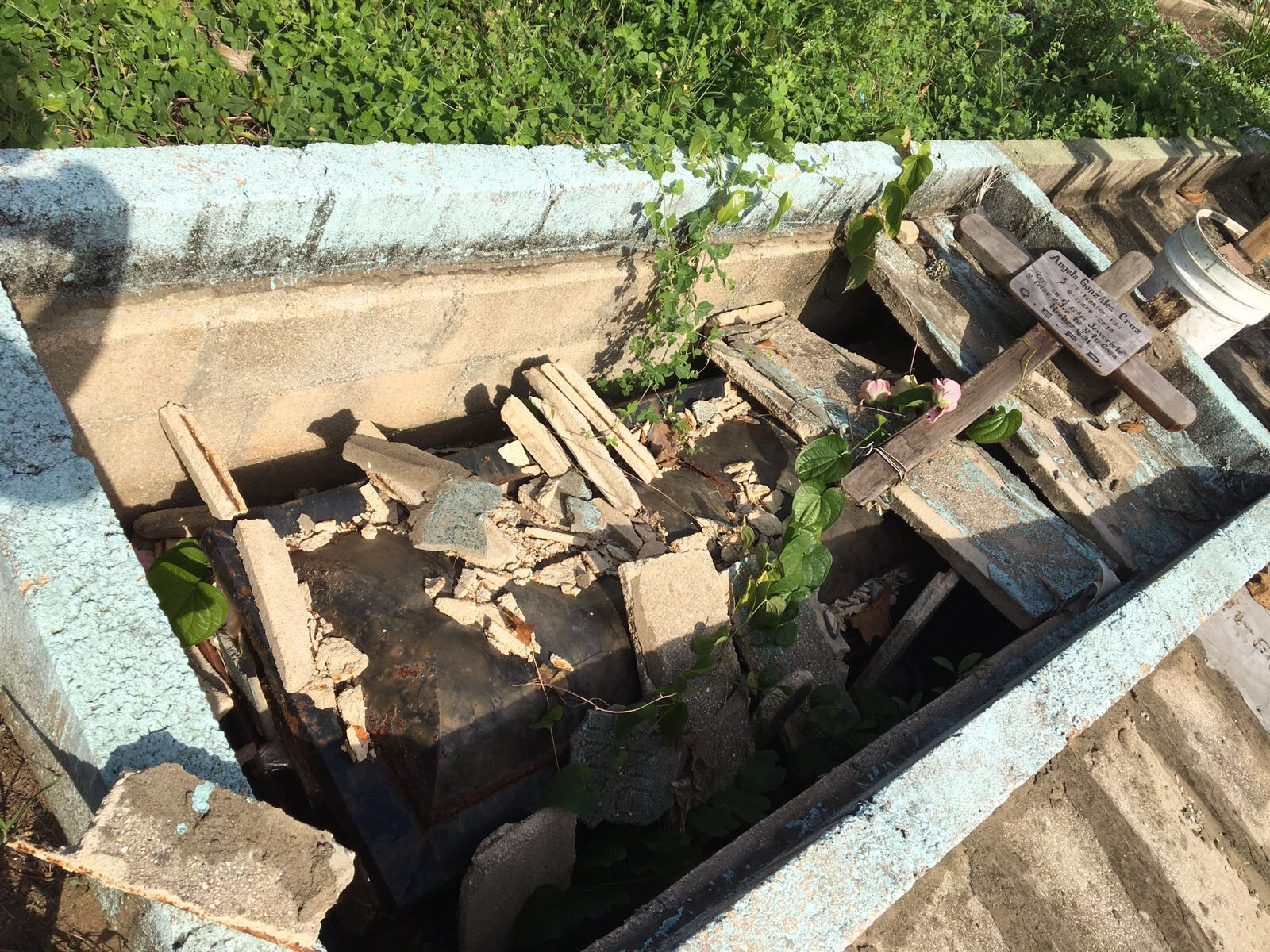 Abandonadas más del 30% de tumbas del panteón de Lomas de Barrillas en Coatzacoalcos