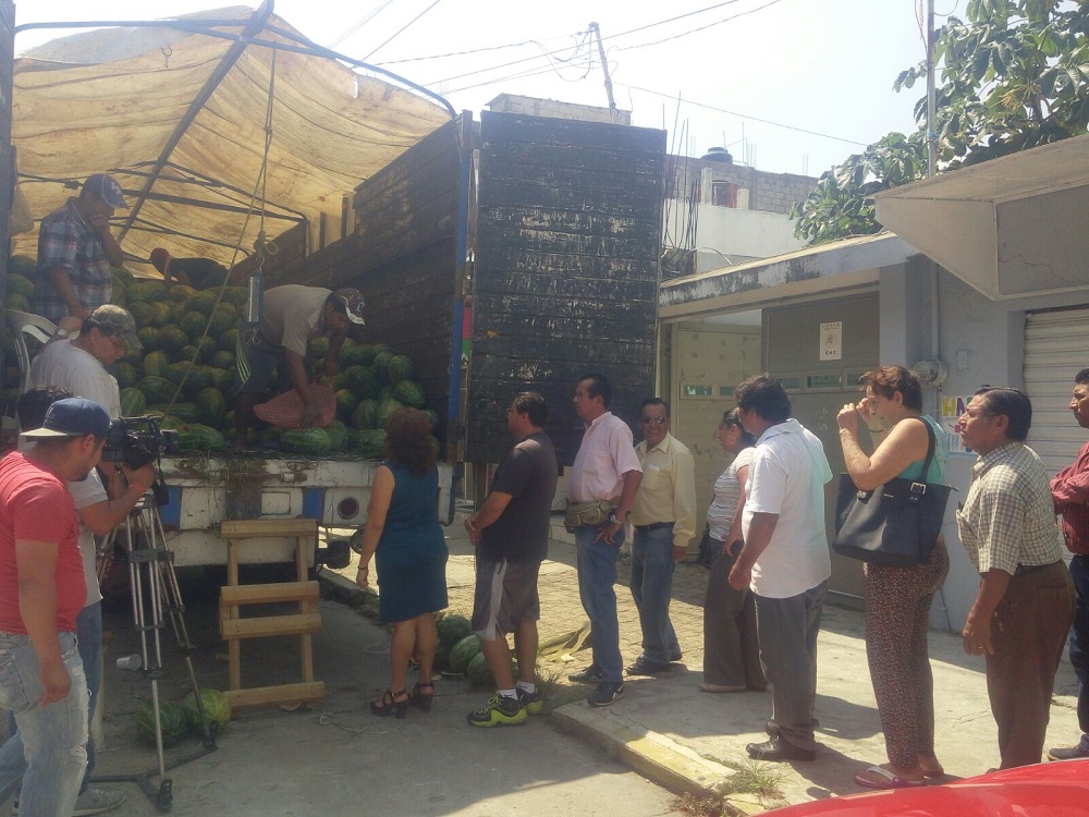 Productores de Hueyapan de Ocampo comercializan sus productos en Coatzacoalcos