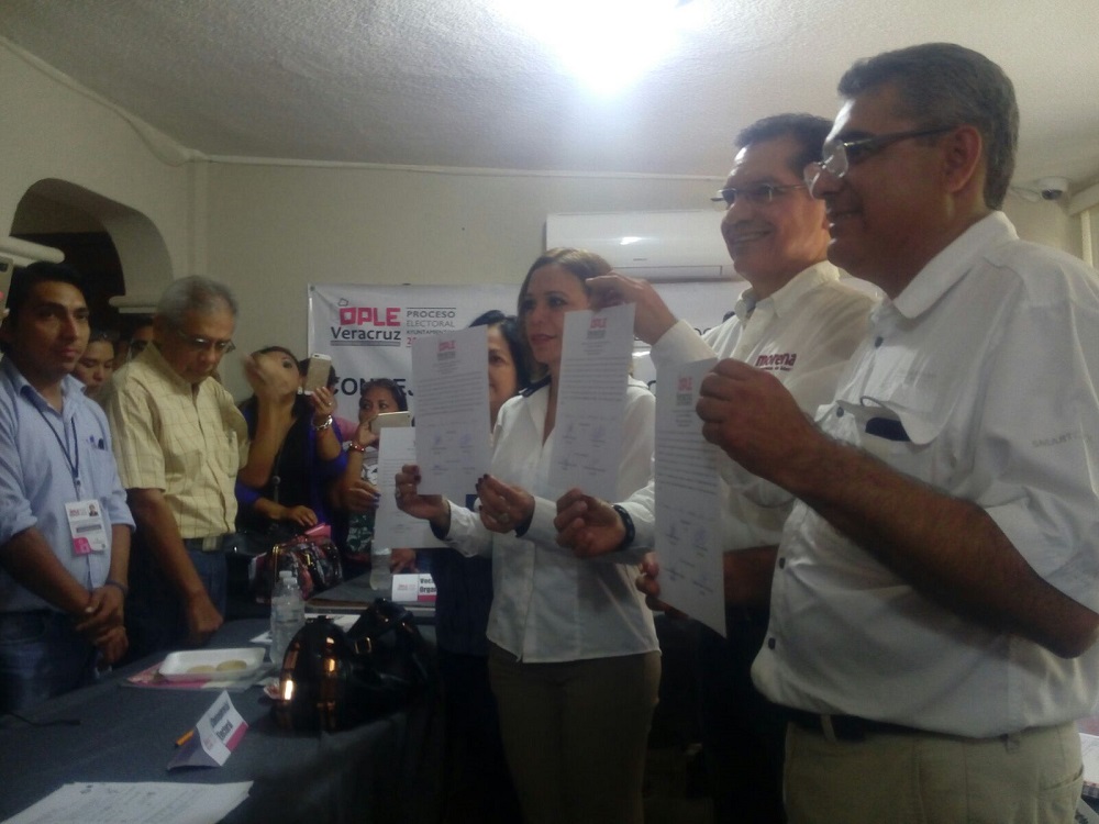 Entregan constancia de mayoría a Víctor Carranza Rosaldo, presidente electo de Coatzacoalcos