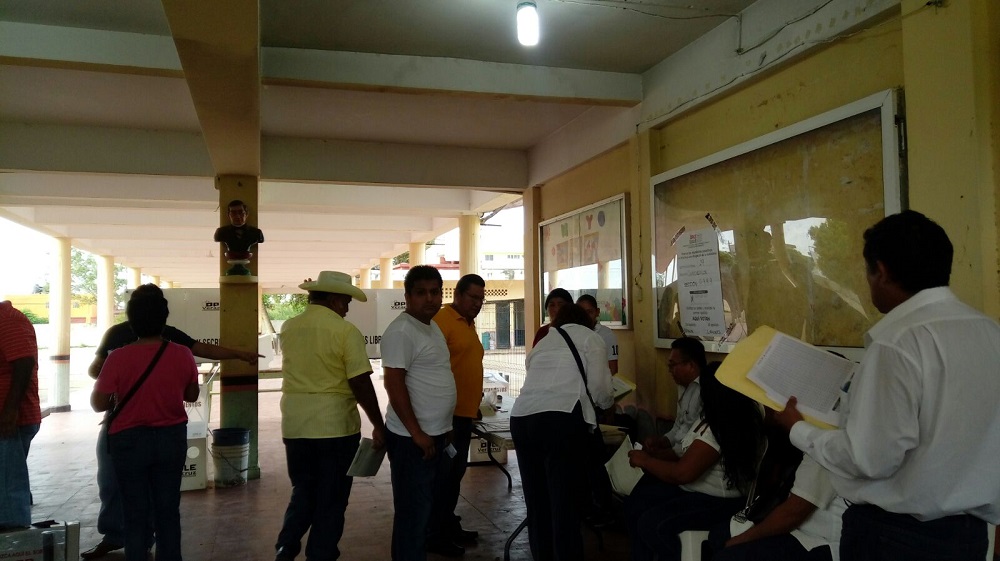 Iniciaron votaciones retrasadas en Coatzacoalcos, ciudadanos se inconformaron