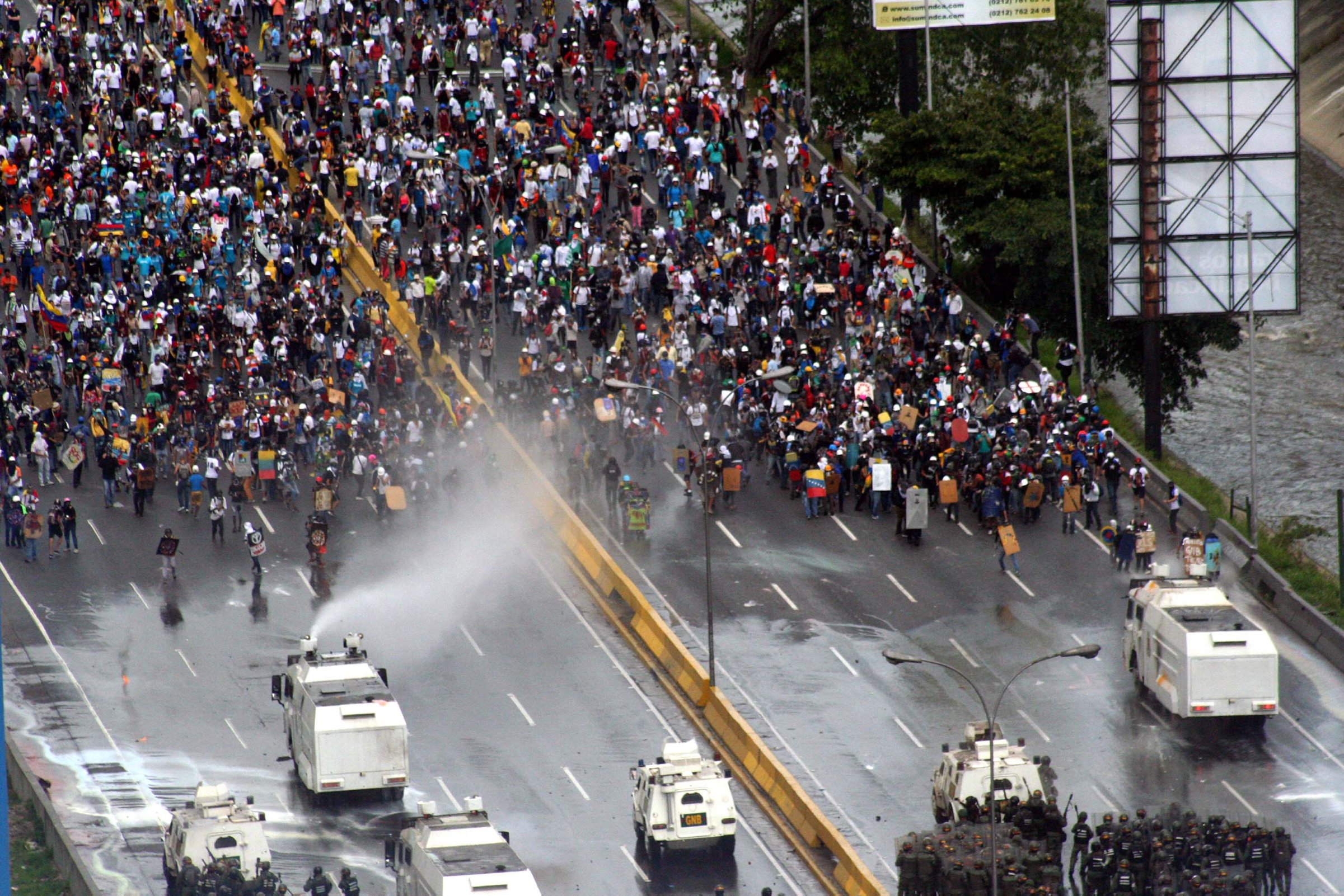 Sube a 62 el número de víctimas mortales durante protestas en Venezuela