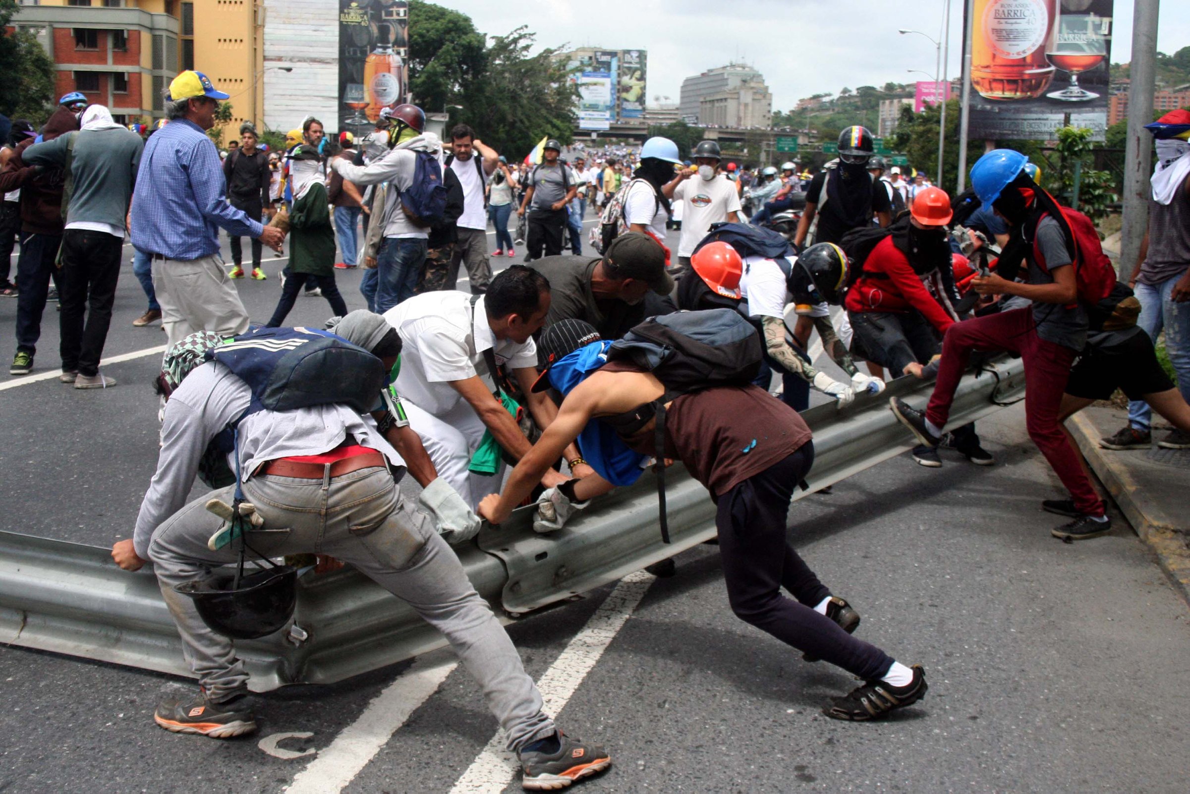 Sube a 70 cifra de muertos en protestas en Venezuela