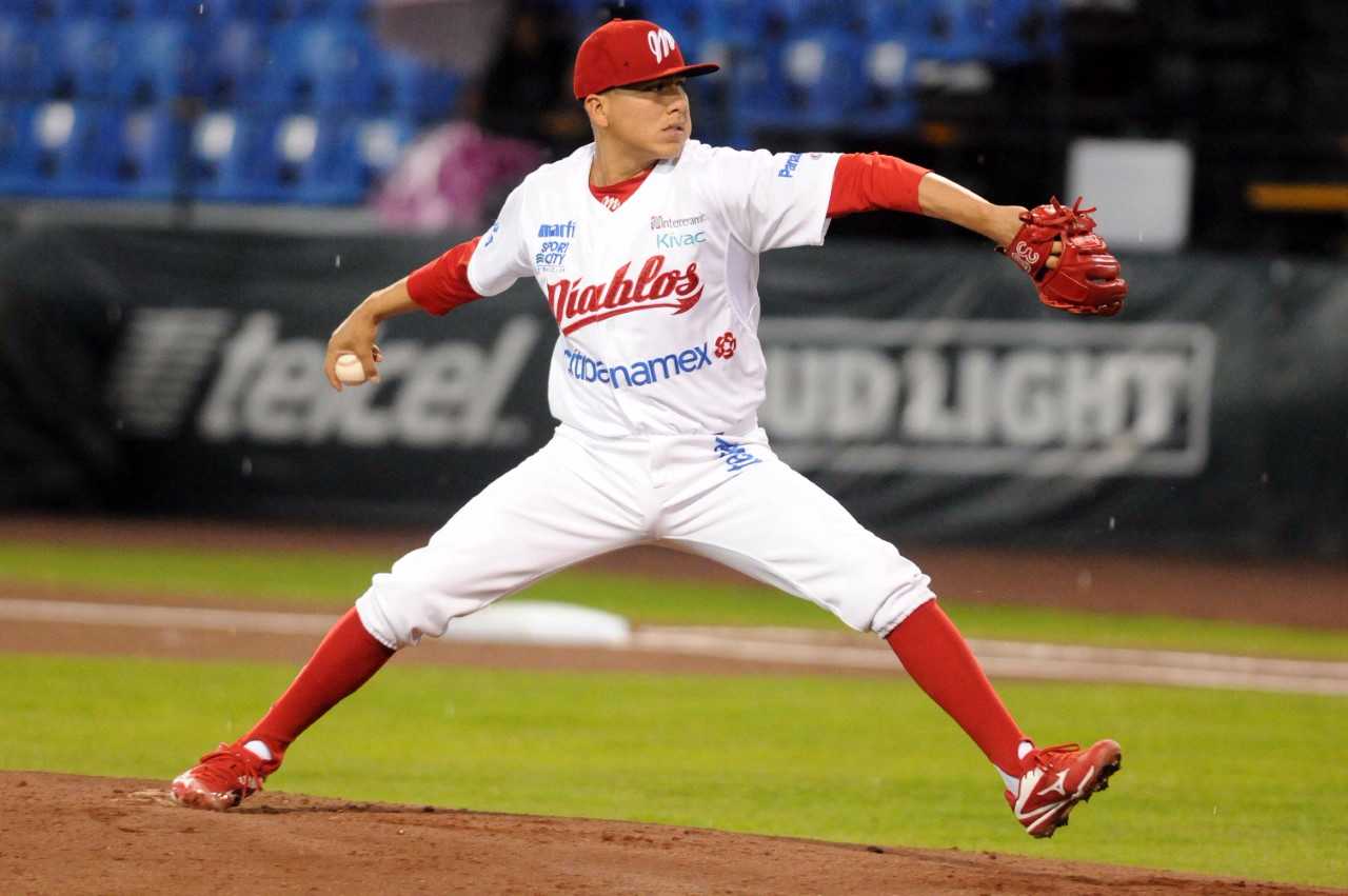 Diablos Rojos vence al Águila bajo la lluvia