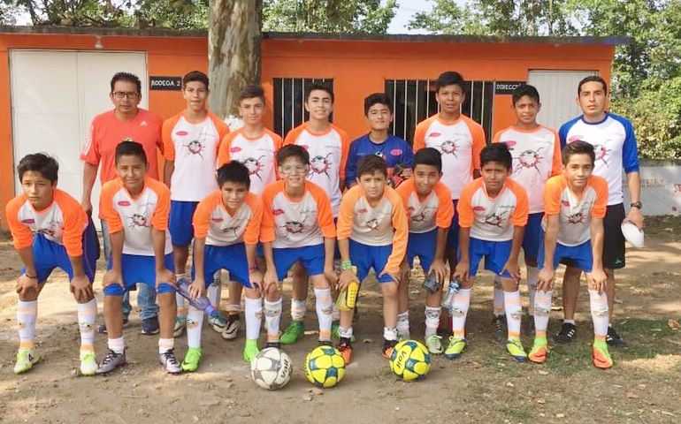 Delfines de Xalapa, campeón de la Liga Escolar de Futbol