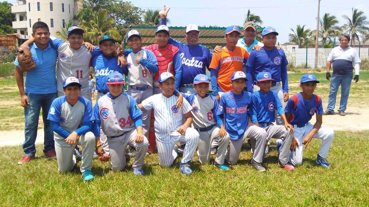 Cachorros de Coatzacoalcos a un paso de la serie final en liga regional de béisbol