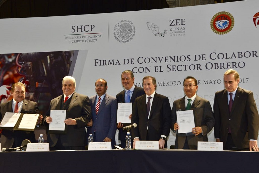 Atestigua Alfonso Navarrete Prida firma de convenios para impulsar ZEE