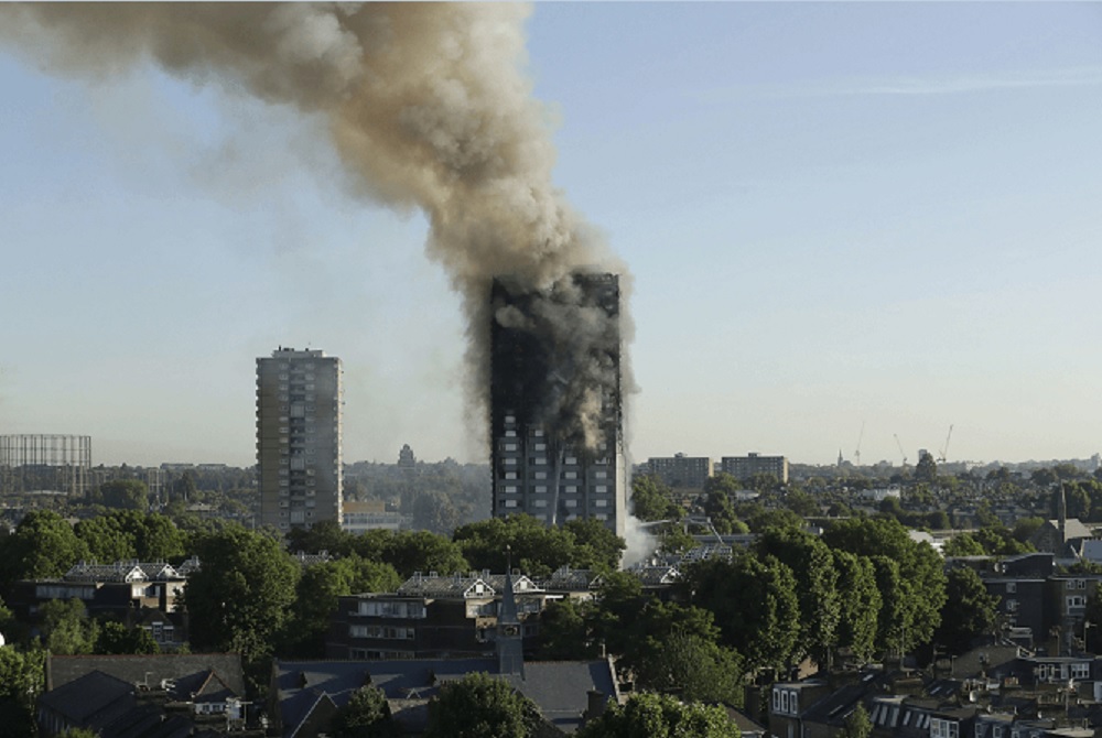 Policía descarta acto de terrorismo en incendio en torre londinense
