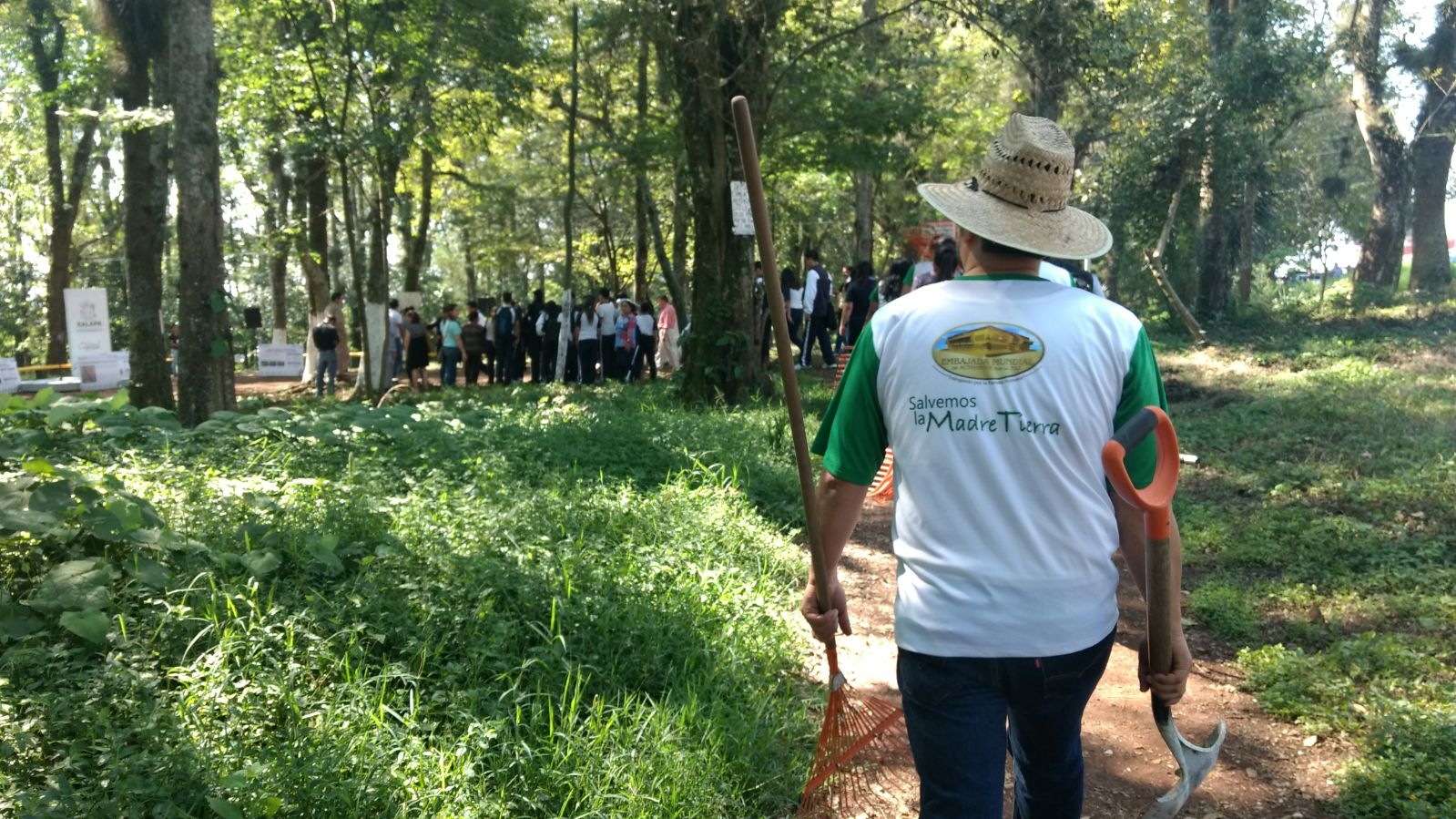 Realizan jornada de limpieza en parque de La Estación