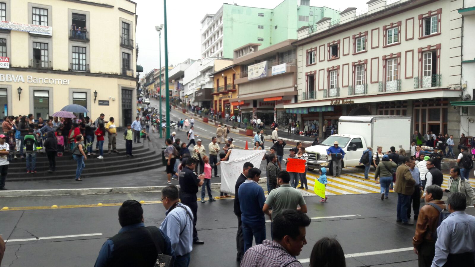Colonos de la Carolino Anaya, en Xalapa, reclaman indemnización para familiares agredidos por la SSP, el año pasado