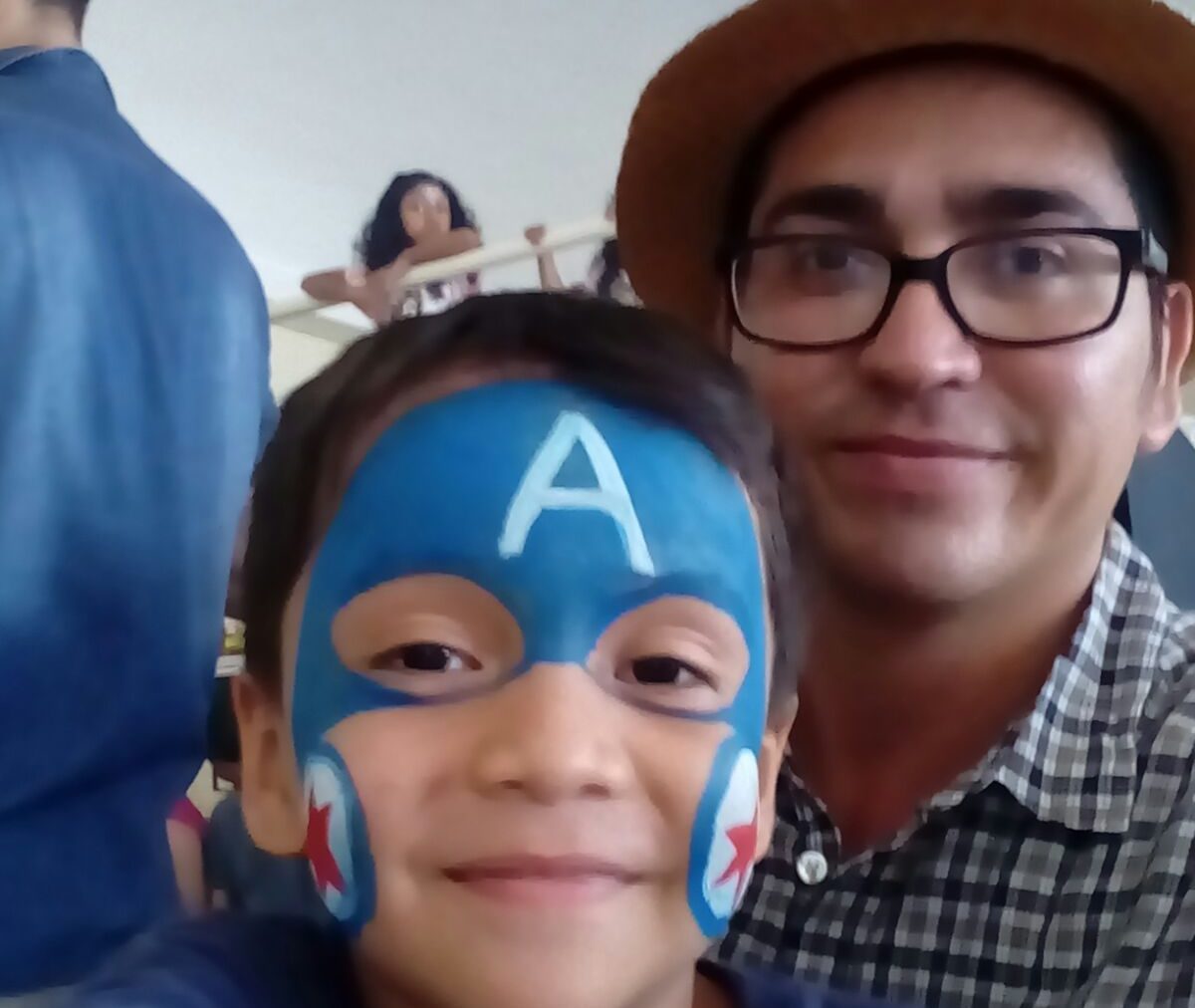 Eduardo, padre soltero de Coatzacoalcos que celebra a diario la fortuna de tener a su hijo con él