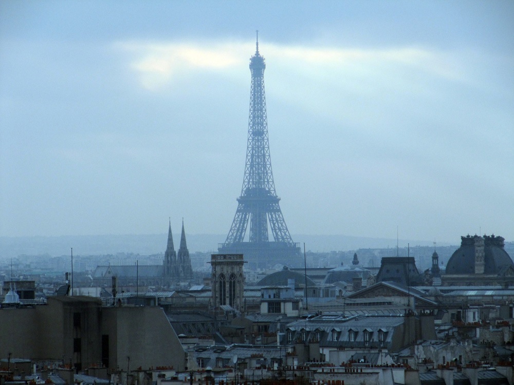 Disturbios en París en marcha de miles contra violencia policial