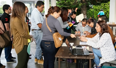 Concursan 37 mil personas para plazas de maestros