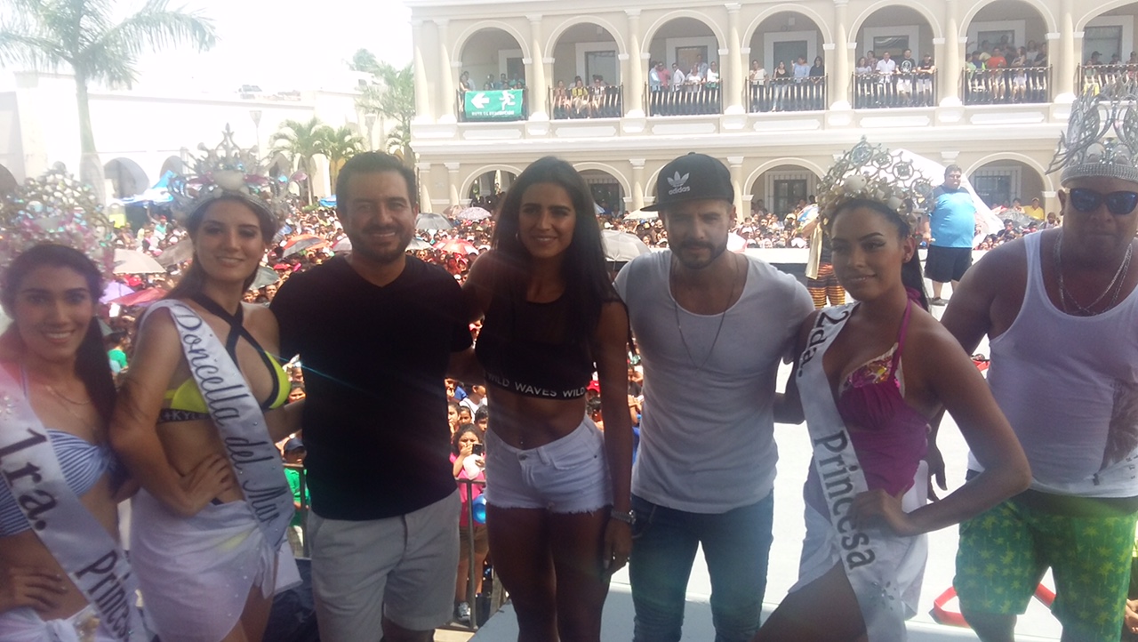 Realizan baño popular como parte de las actividades de las tradicionales Fiestas de Santa Ana