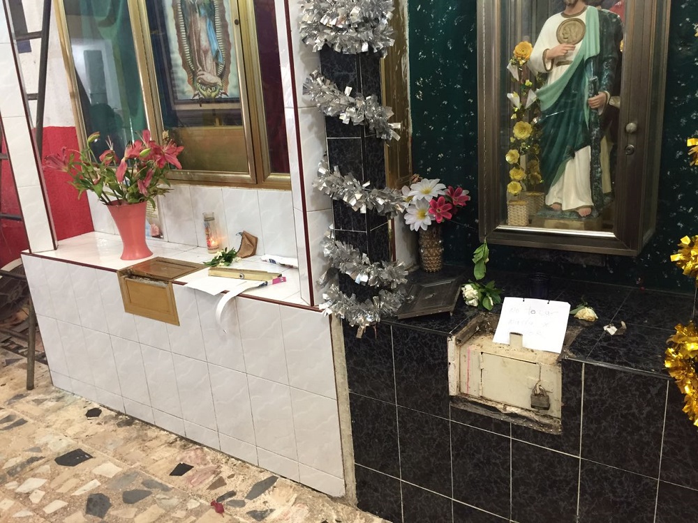 Intentan robar alcancías de altares en mercado de Coatzacoalcos