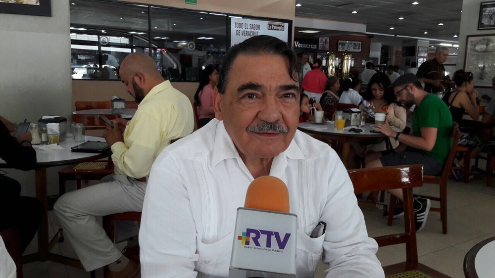 Presentan el libro “El 7 mágico y el gobierno trágico” de Javier Flores