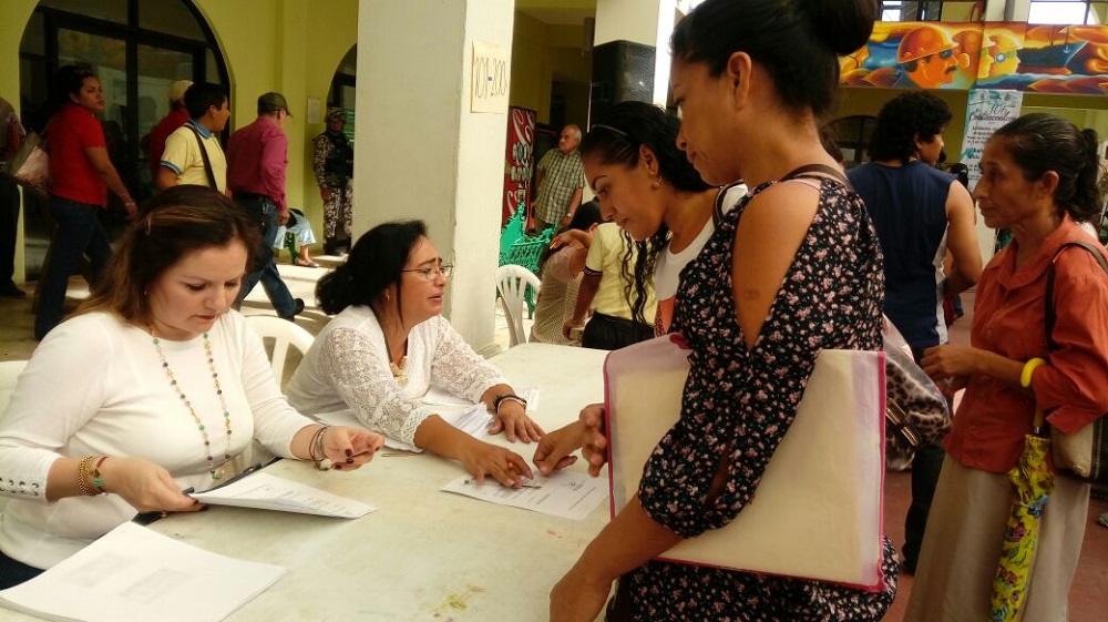 Pagan becas de excelencia académica en Coatzacoalcos