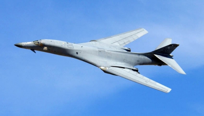 Bombarderos B-1B de EUA sobrevuelan Surcorea tras prueba de misil Norcoreano