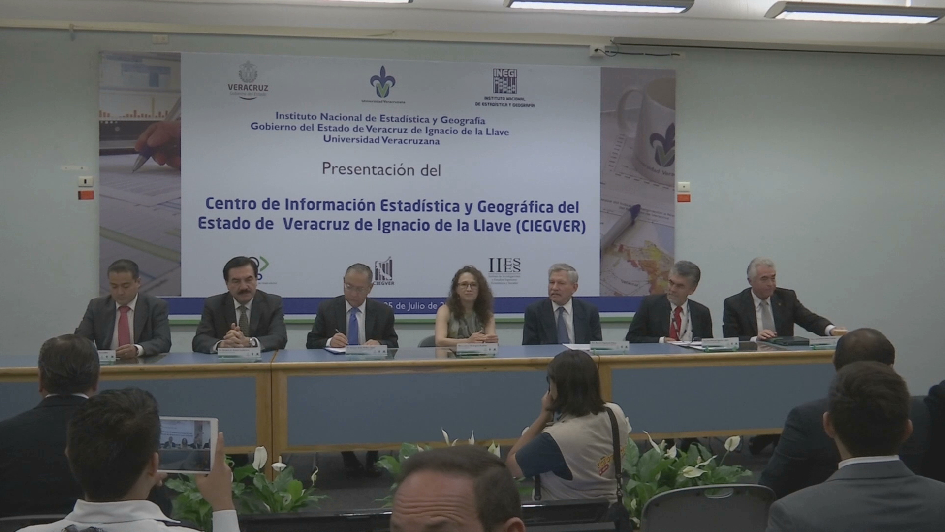 Entrega UV, Inegi y Gobierno el CIEGVER