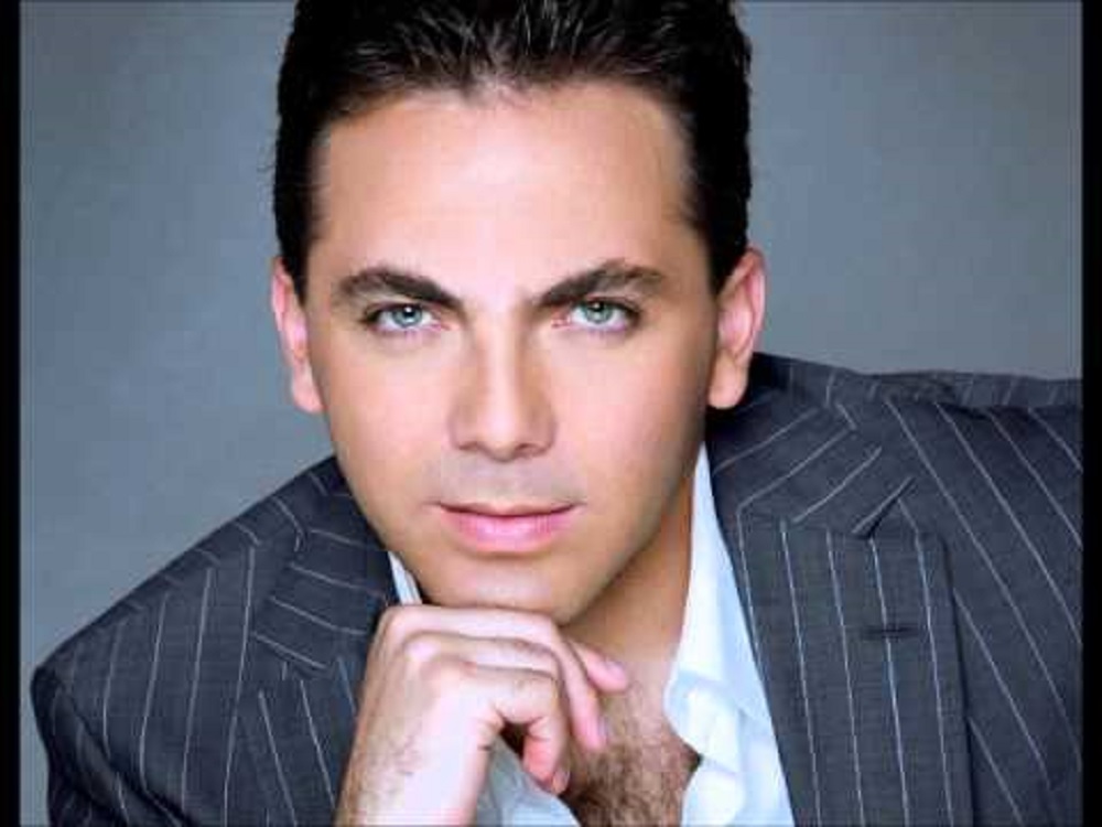 Asegura Cristian Castro que sólo tiene «plata» para pagar sus divorcios