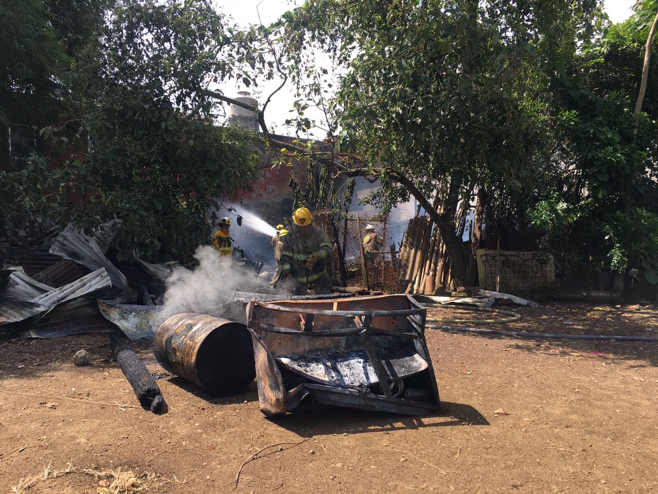 Fuego consume casa en Córdoba