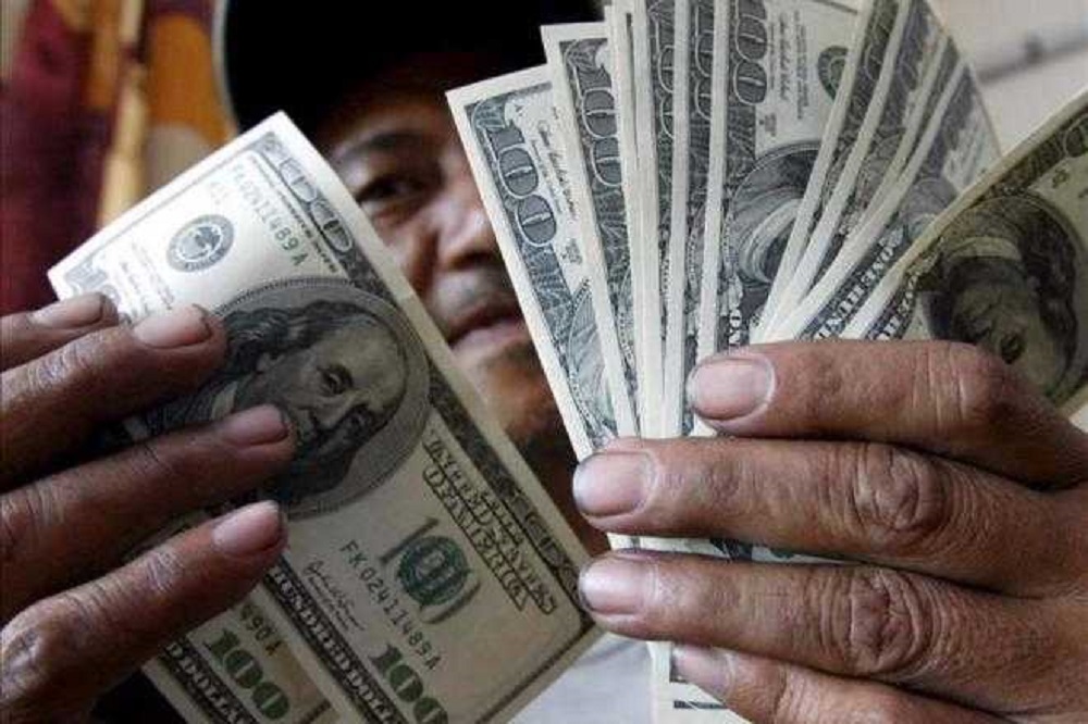 Venden hasta en 19.00 pesos el dólar en el aeropuerto «Benito Juárez»
