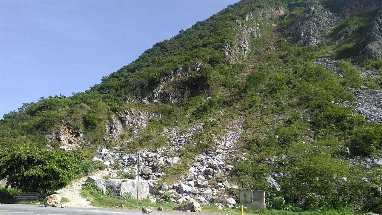 Se derrumba parte del cerro de Escamela, en Orizaba
