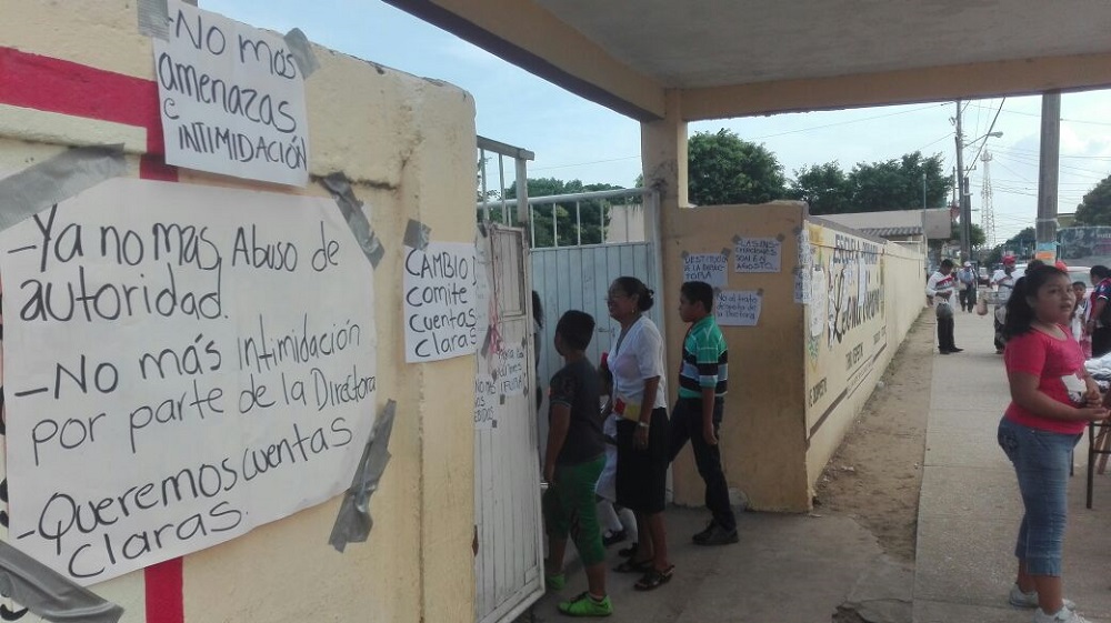 Padres de familia piden destitución de directora de primaria de Coatzacoalcos