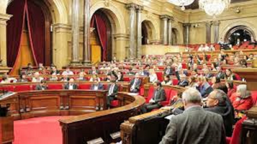 Parlamento catalán reforma reglamento para acelerar independencia
