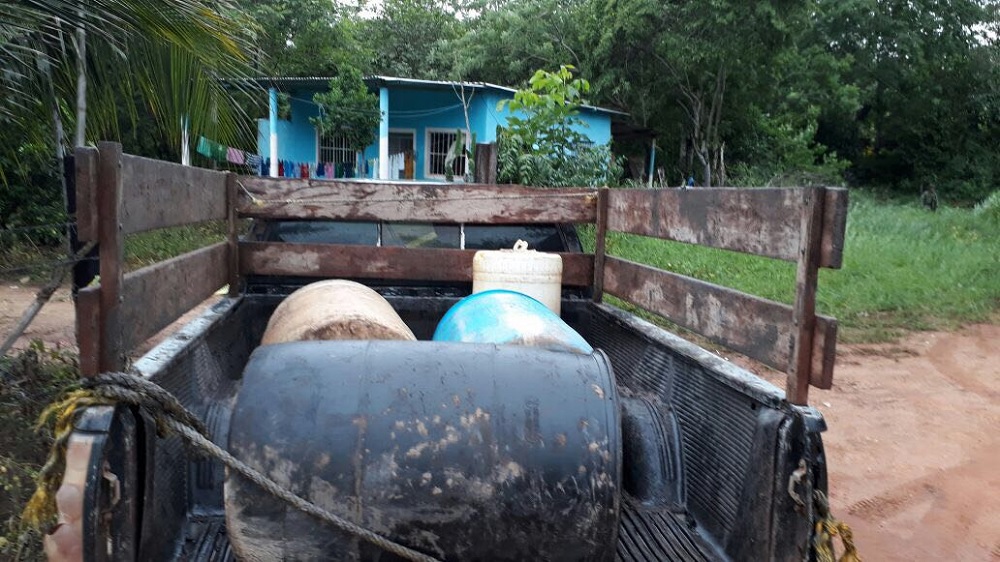 Policía estatal detiene camionetas con gasolina robada