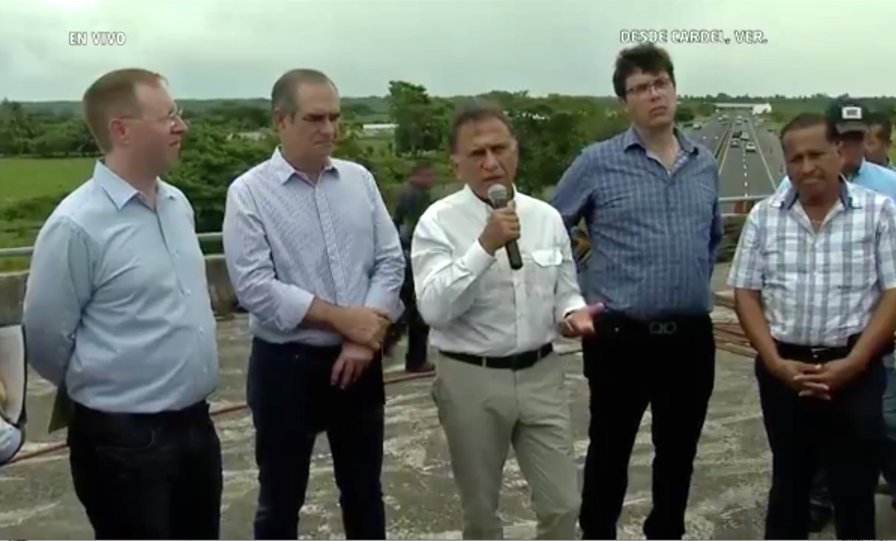 Gobernador Yunes anuncia rehabilitación de carreteras y conclusión de Torre Pediátrica