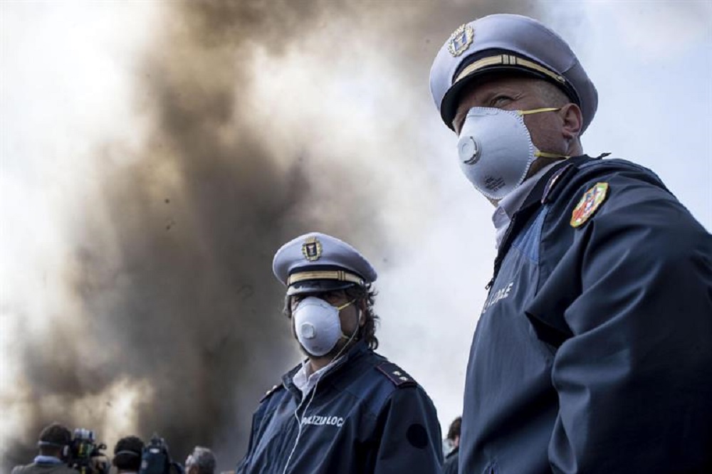 Desalojan a decenas de personas por incendios en Italia