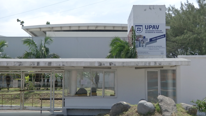 En este año se regularizará entrega de certificados y títulos de la UPAV