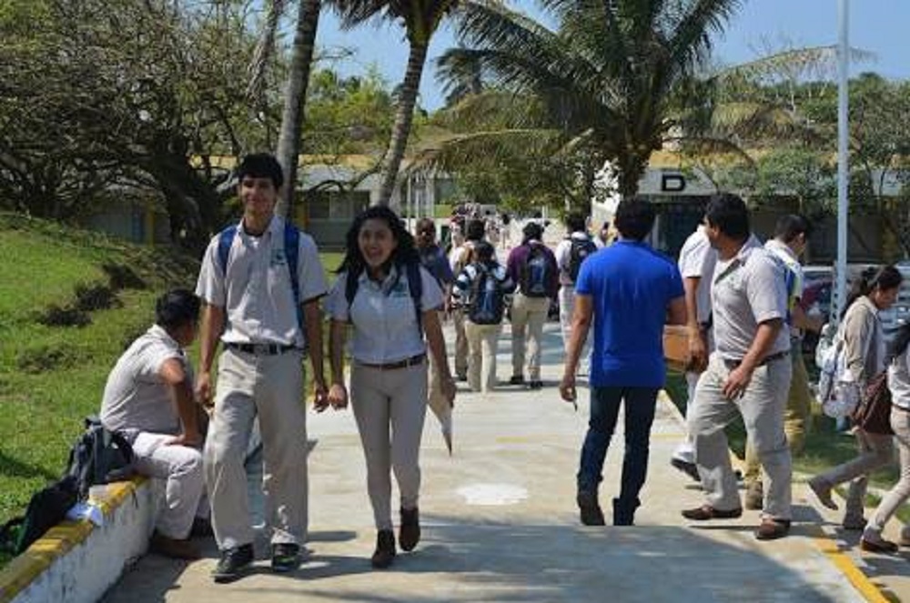 Presentan examen de admisión al Tecnológico de Coatza más de 300 aspirantes