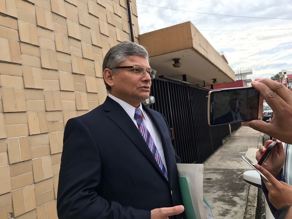 Jorge Manzo Denes se registra como candidato para rectoría de la UV