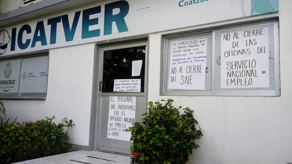 Protestaron trabajadores del SNE por cierre de oficinas