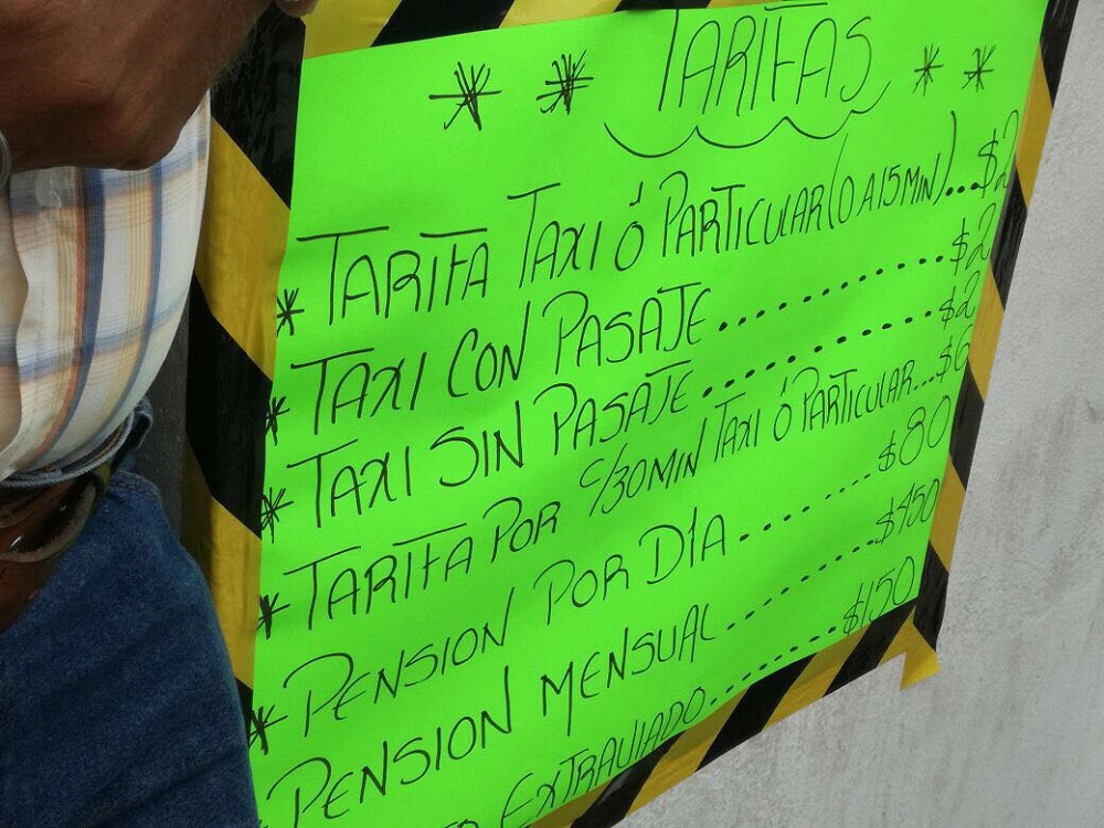 Taxistas de Coatzacoalcos se manifiestan contra el cobro de ingreso a la terminal