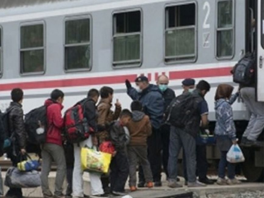 Italia daría visas temporales a migrantes para circular por Europa