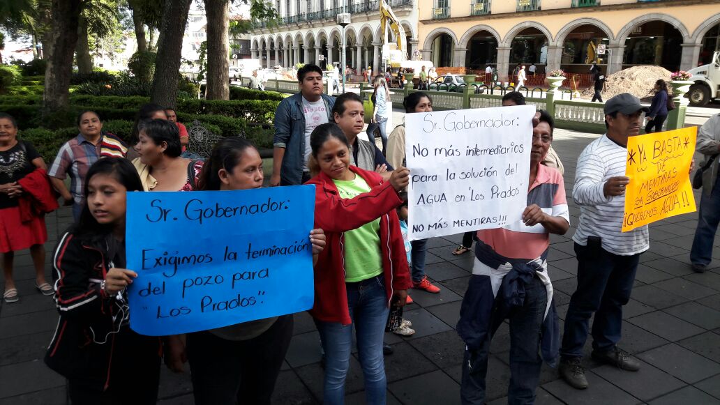 Habitantes de Cosoleacaque piden intervención del gobernador para que CAEV les construya un pozo
