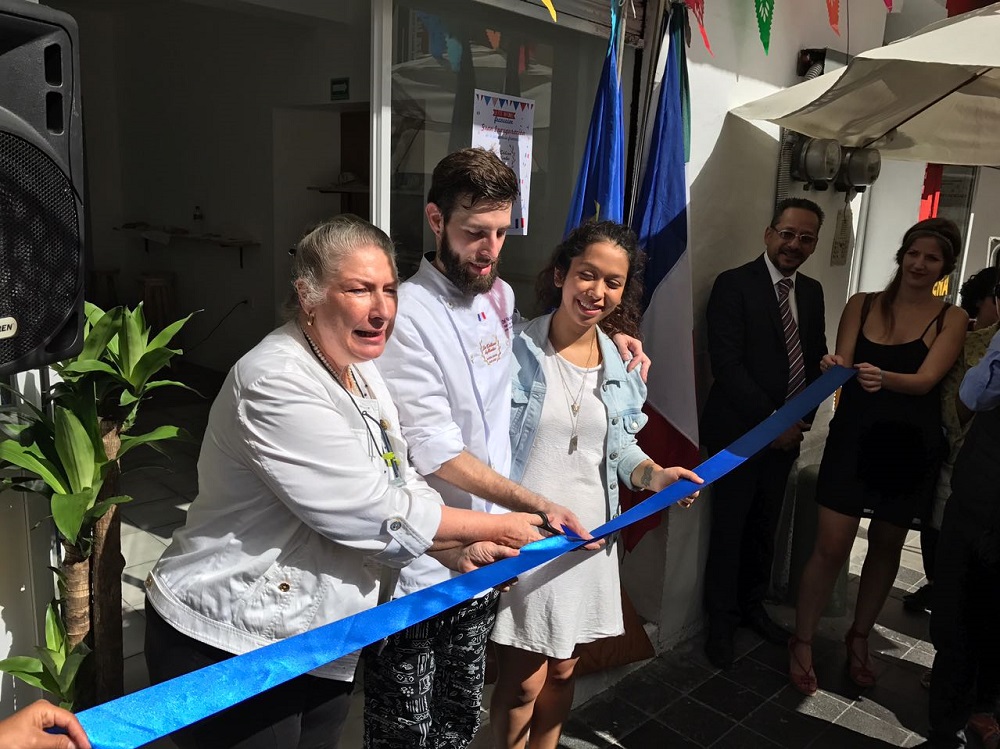 Después de cinco años, abre una empresa francesa en Xalapa