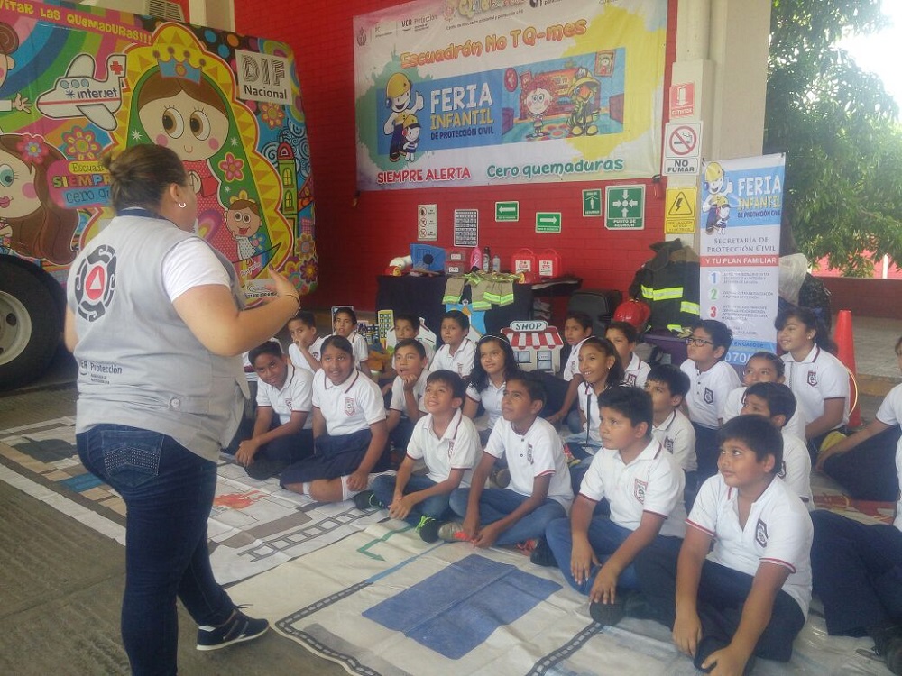 Autobús del escuadrón «No Te Quemes» inicia Feria Infantil de Protección Civil en Coatza