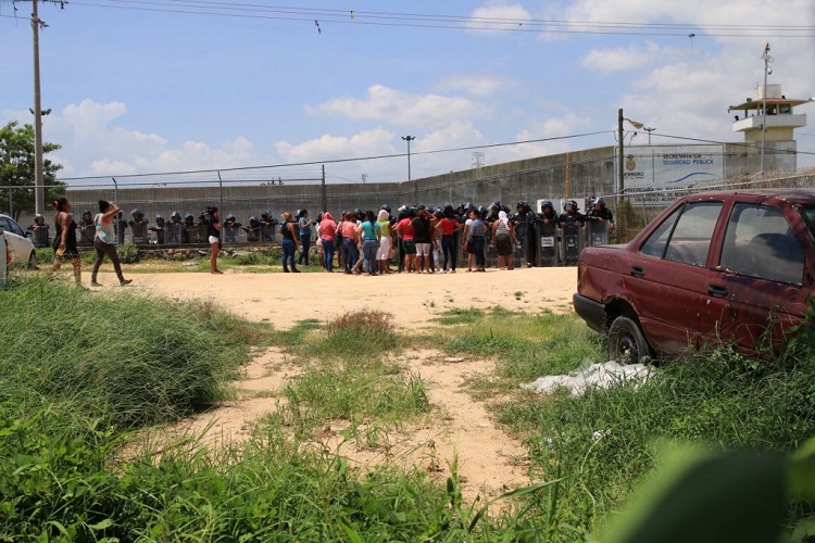 Investigan a personal de penal en Acapulco tras riña