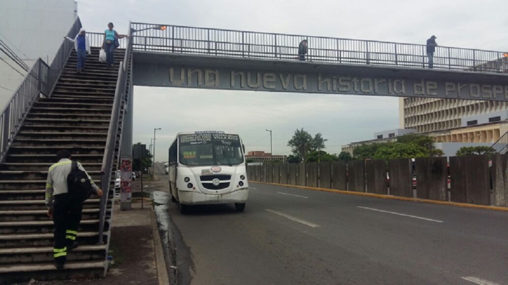 Sólo dos de cada 10 veracruzanos utilizan los puentes peatonales