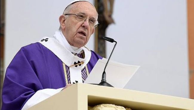 El Papa fustiga deportaciones colectivas y pide visas para migrantes