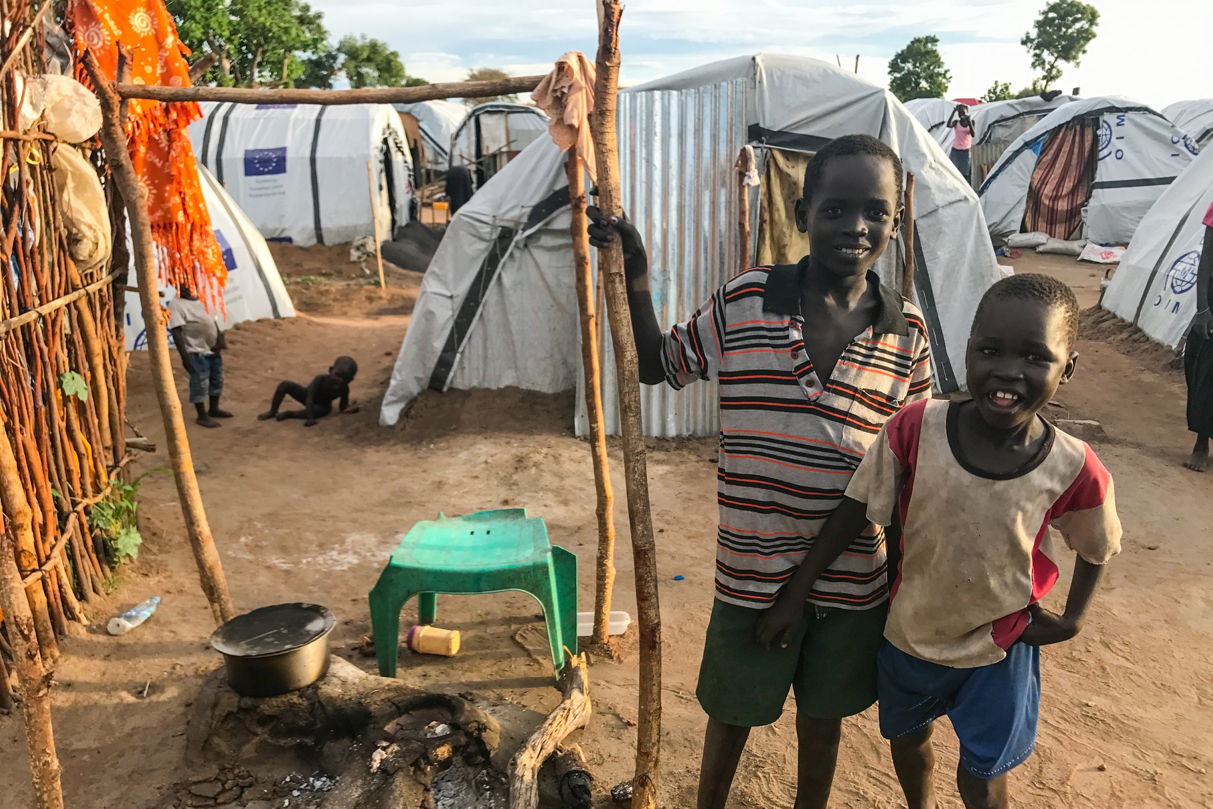 Campos alternos atestados de refugiados proliferan en Sudán del Sur