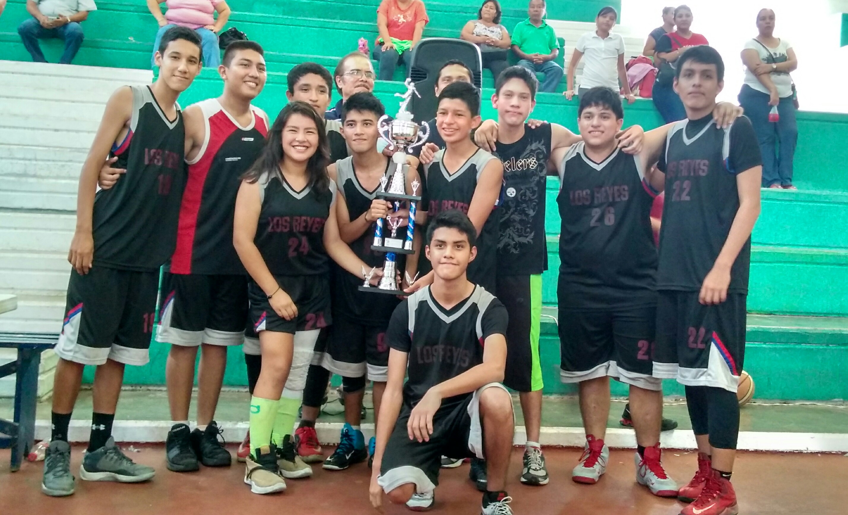 Reyes ganan liga municipal de baloncesto de Coatzacoalcos