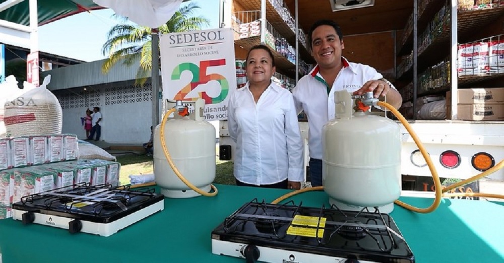 Gobierno federal e industria del gas LP entregan estufas en Oaxaca y Veracruz