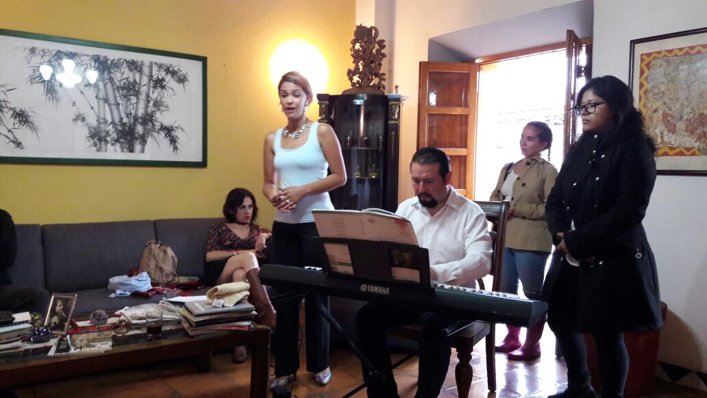 Brindan serenata a Sergio Pitol